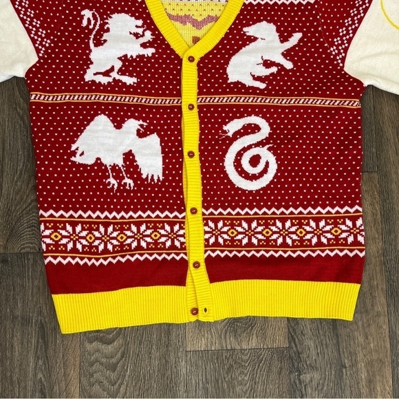 Wizarding World Harry Potter Unisex Size XL Red Yellow Button Down Cardigan - Picture 4 of 8